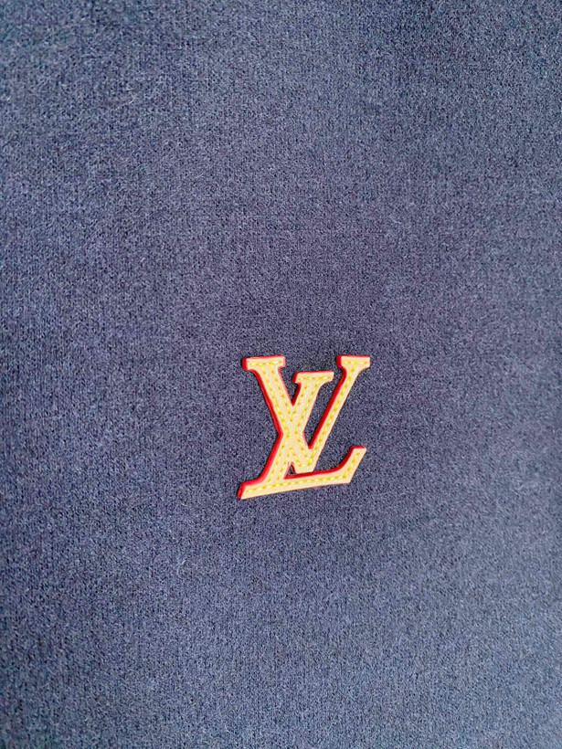کاپشن برند Louis Vuitton