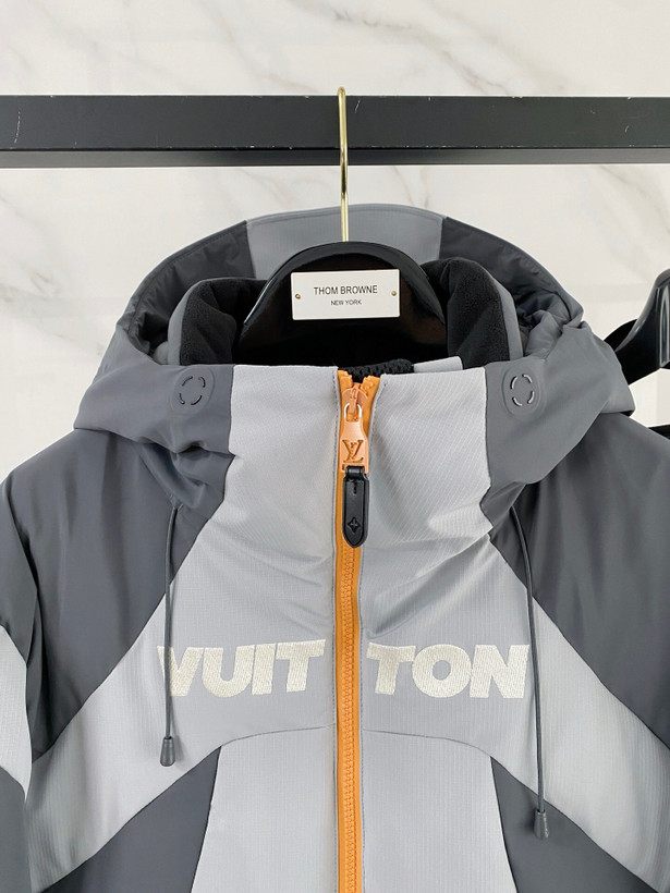 کاپشن اسکی مردانه برند Louis Vuitton مدل ۲۰۲۶