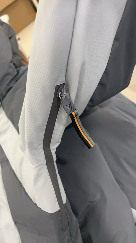 کاپشن اسکی مردانه برند Louis Vuitton مدل ۲۰۲۶