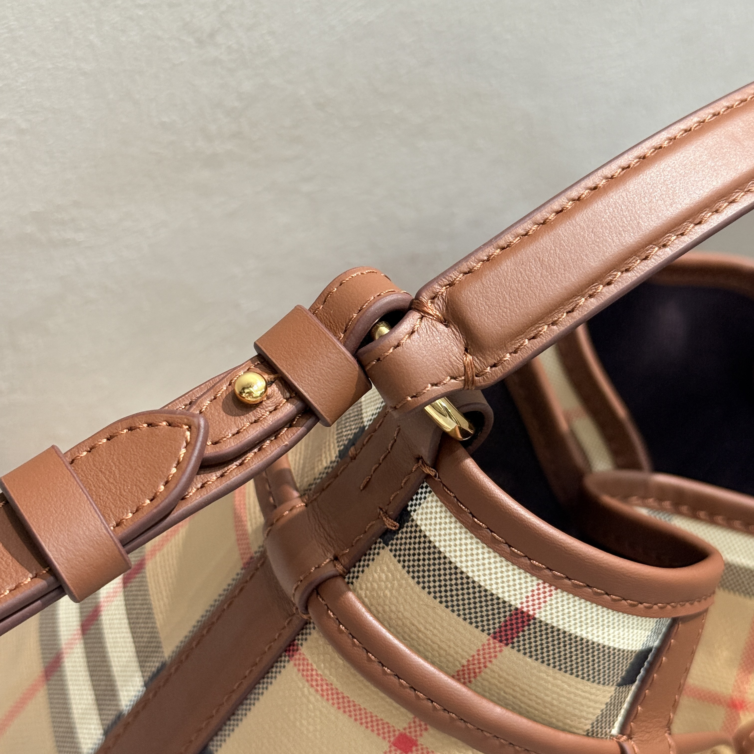 کیف دست ساز زنانه برند Burberry