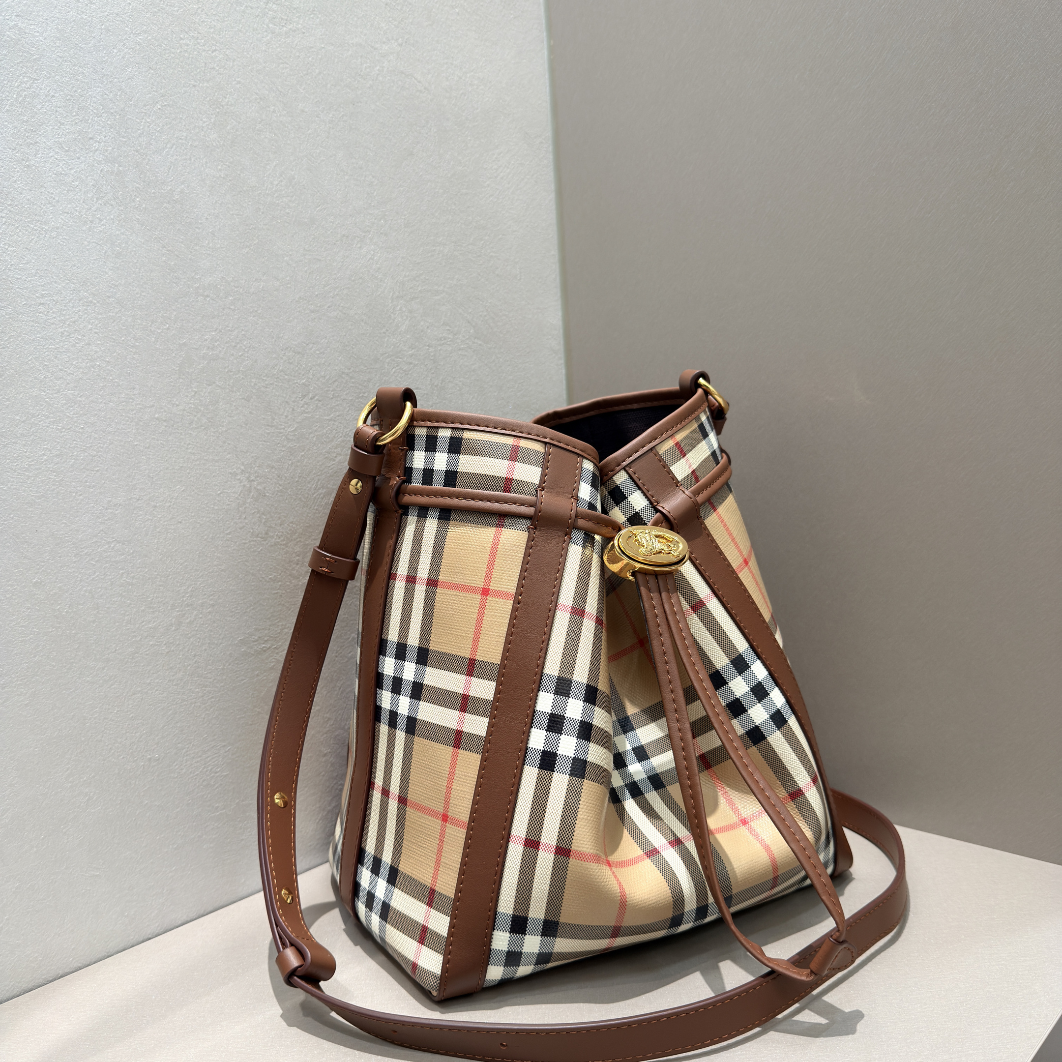 کیف دست ساز زنانه برند Burberry