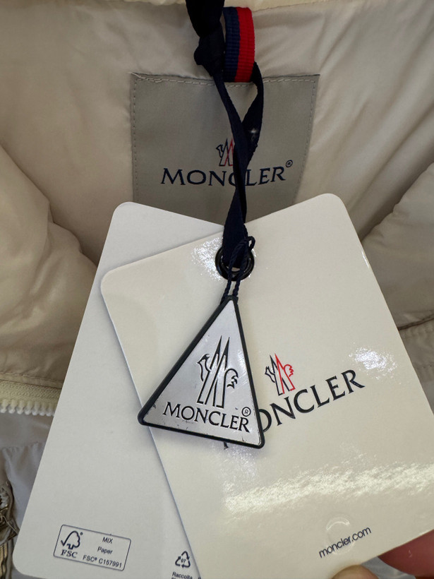 کاپشن زنانه برند Moncler
