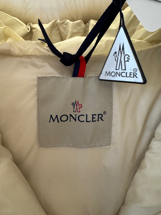 کاپشن زنانه برند Moncler
