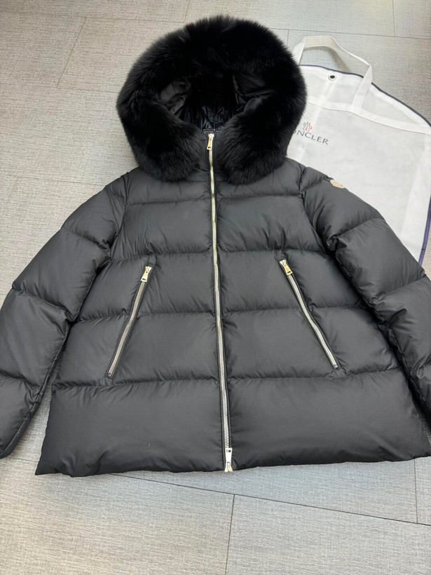 کاپشن زنانه برند Moncler