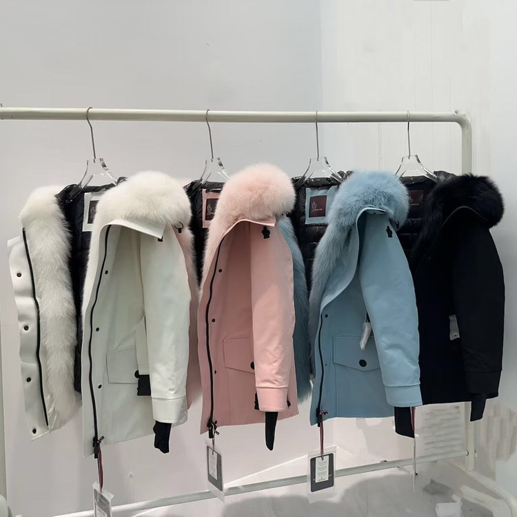 کاپشن زنانه برند Moncler