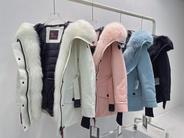 کاپشن زنانه برند Moncler
