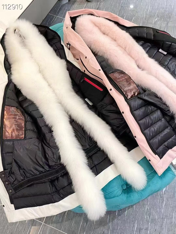 کاپشن زنانه برند Moncler
