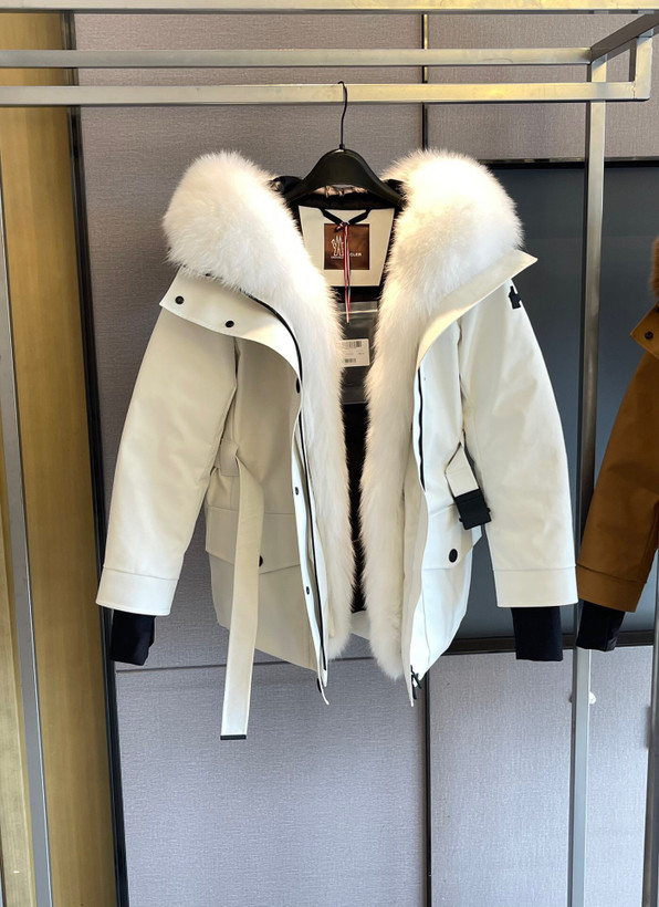 کاپشن زنانه برند Moncler