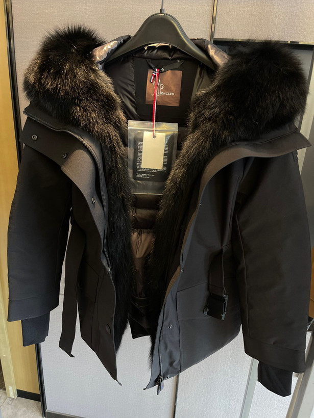 کاپشن زنانه برند Moncler