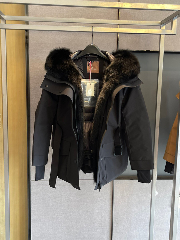 کاپشن زنانه برند Moncler