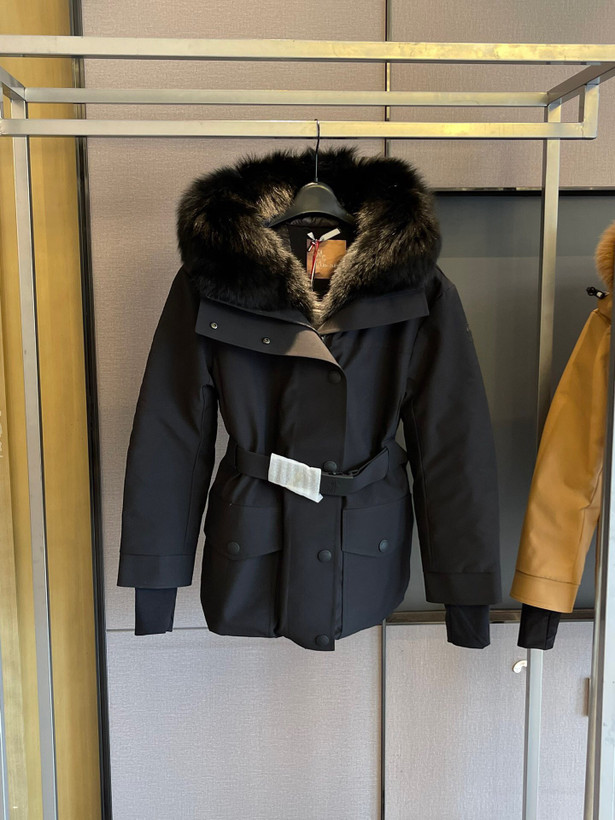 کاپشن زنانه برند Moncler
