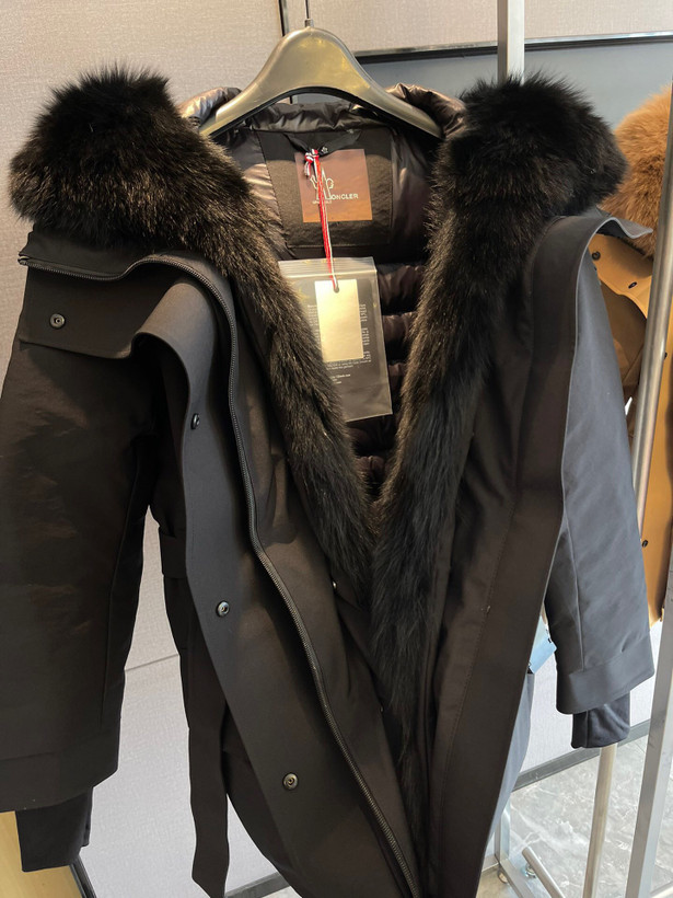 کاپشن زنانه برند Moncler