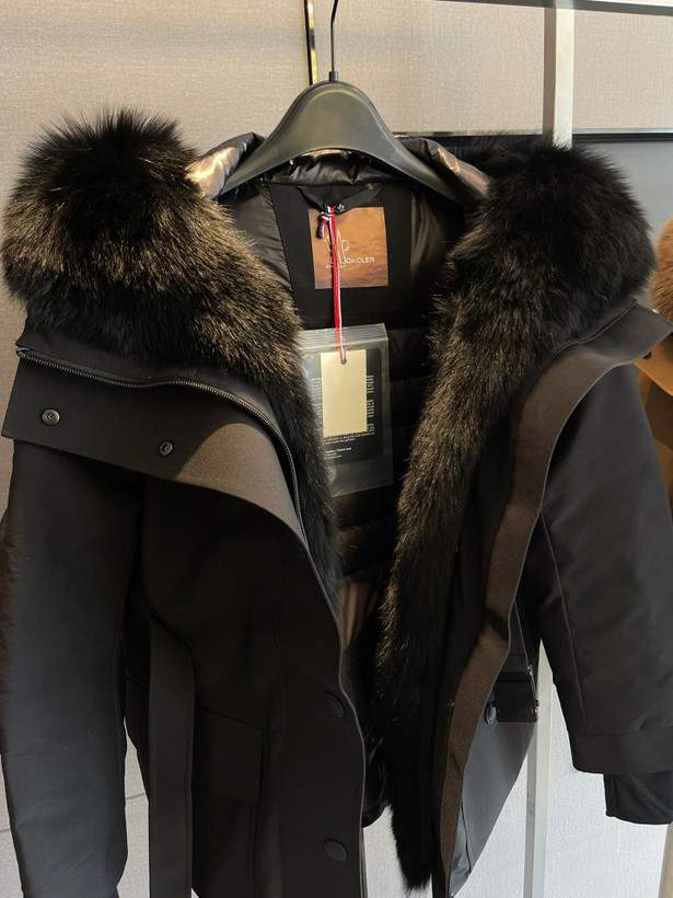 کاپشن زنانه برند Moncler