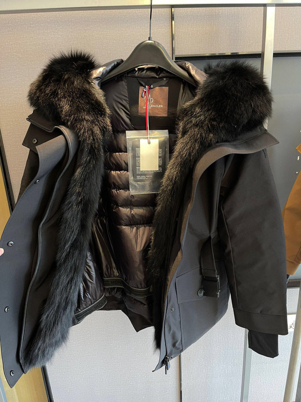 کاپشن زنانه برند Moncler