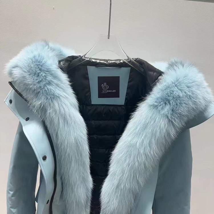 کاپشن زنانه برند Moncler