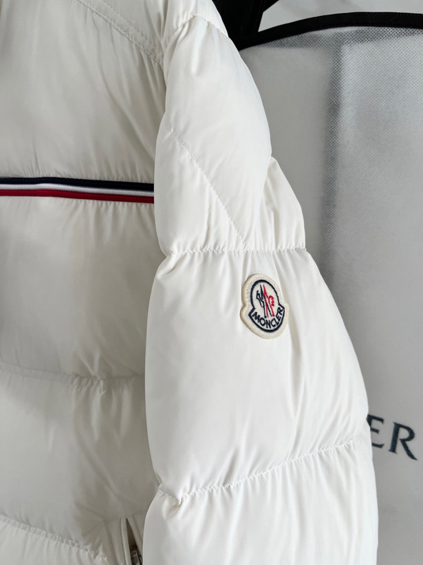 کاپشن مردانه برند Moncler