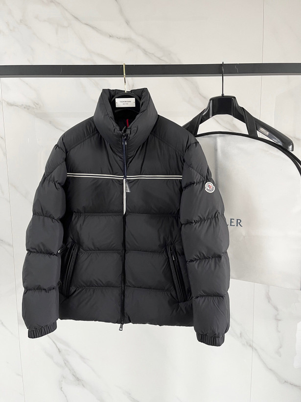 کاپشن مردانه برند Moncler