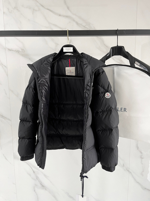 کاپشن مردانه برند Moncler