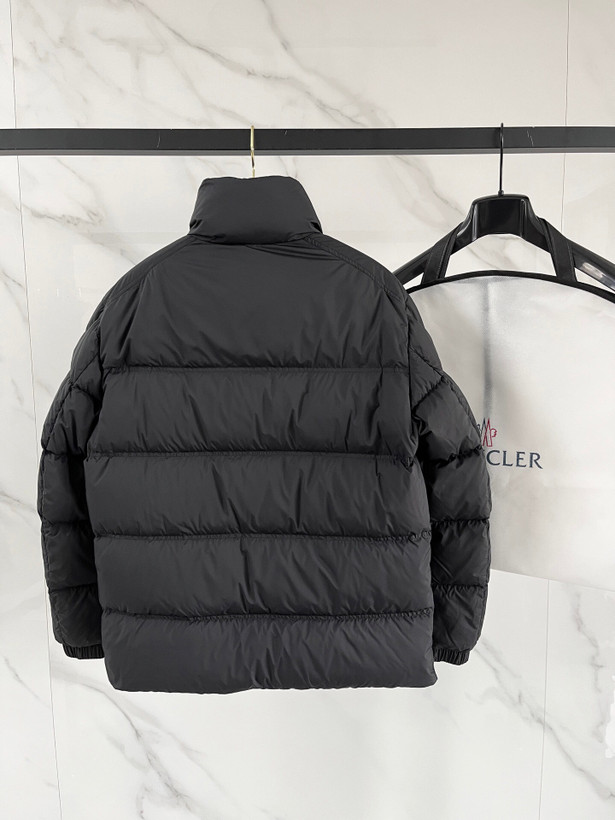 کاپشن مردانه برند Moncler