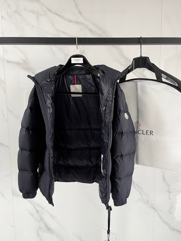کاپشن مردانه برند Moncler