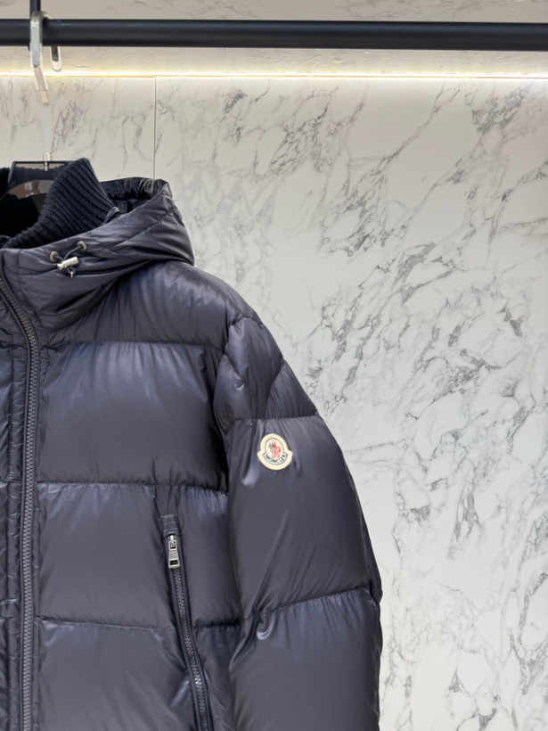 کاپشن مردانه برند Moncler