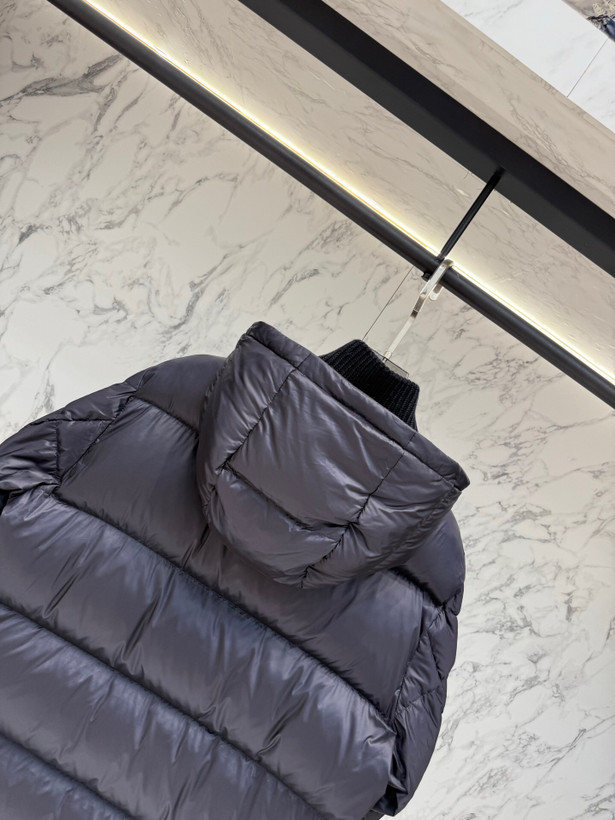 کاپشن مردانه برند Moncler