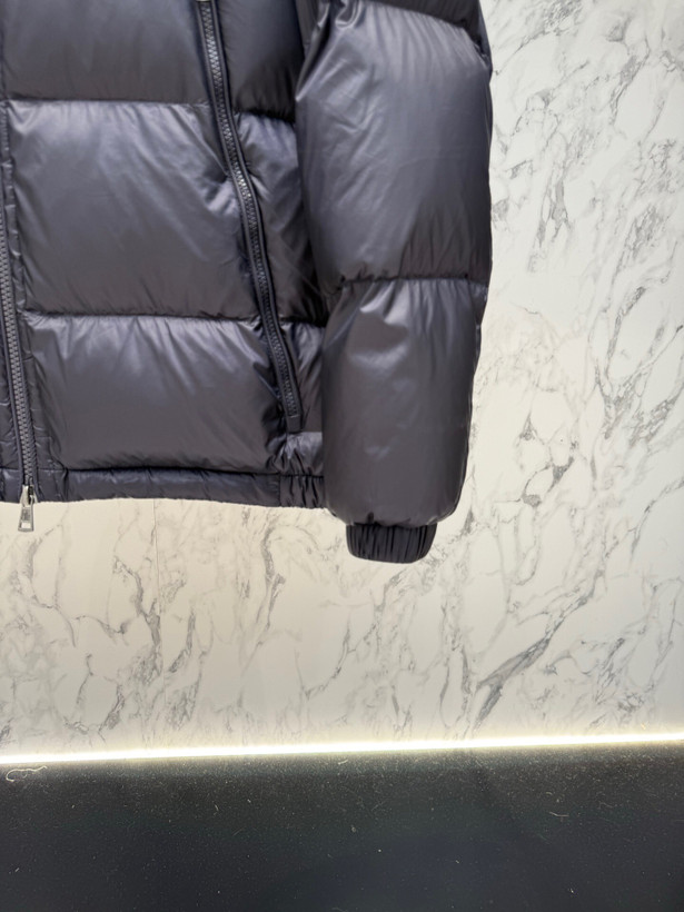 کاپشن مردانه برند Moncler