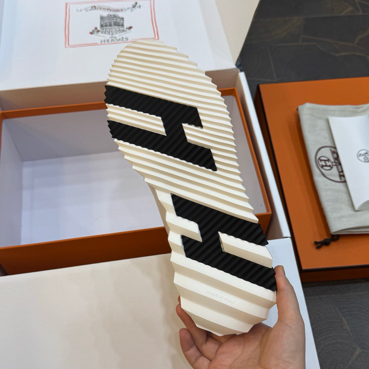 اسنیکر برند Hermes