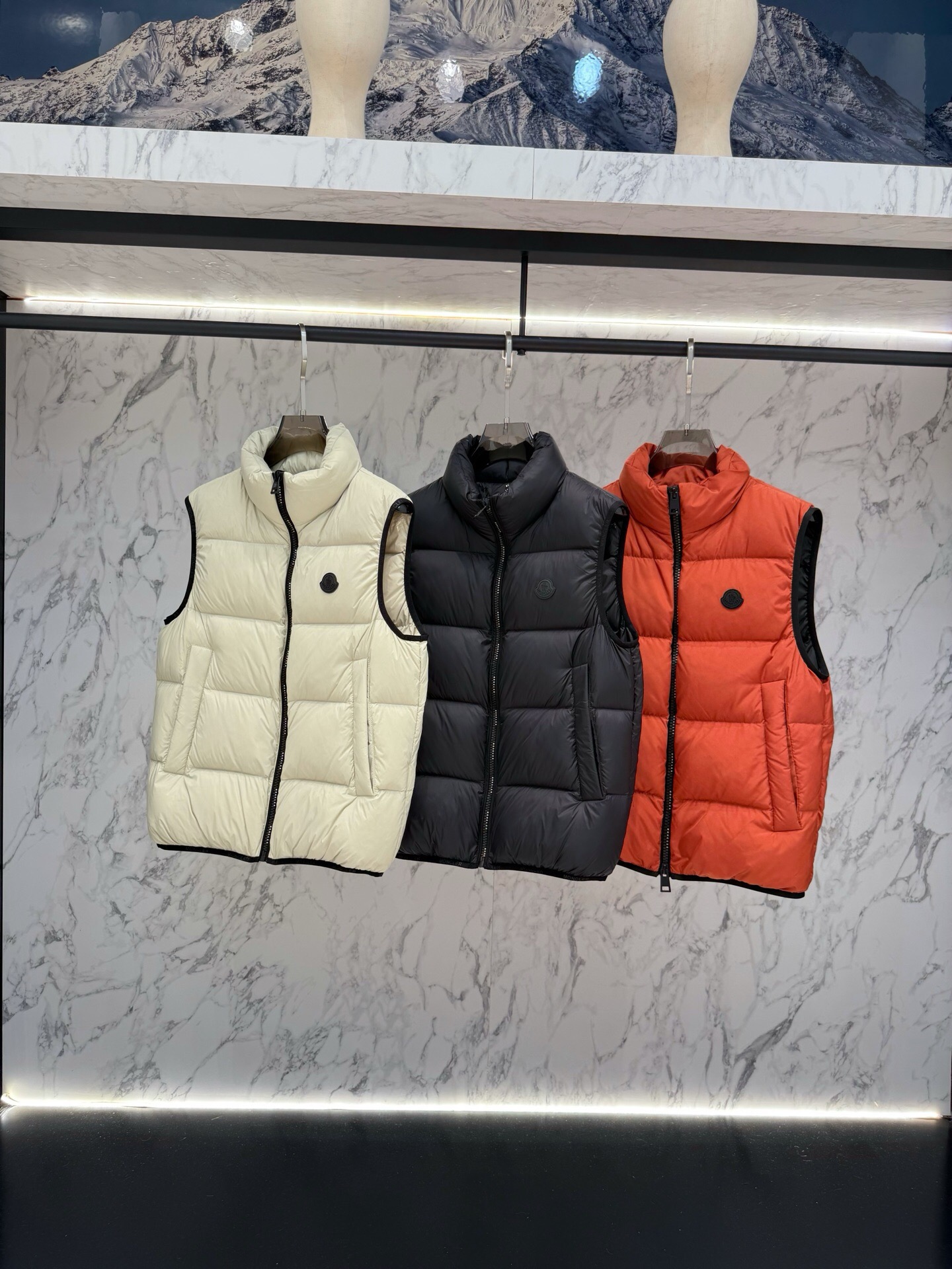 پافر برند Moncler