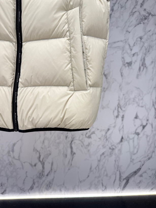 پافر برند Moncler