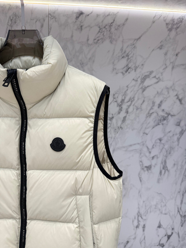 پافر برند Moncler