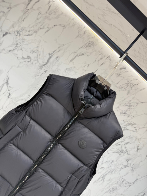 پافر برند Moncler