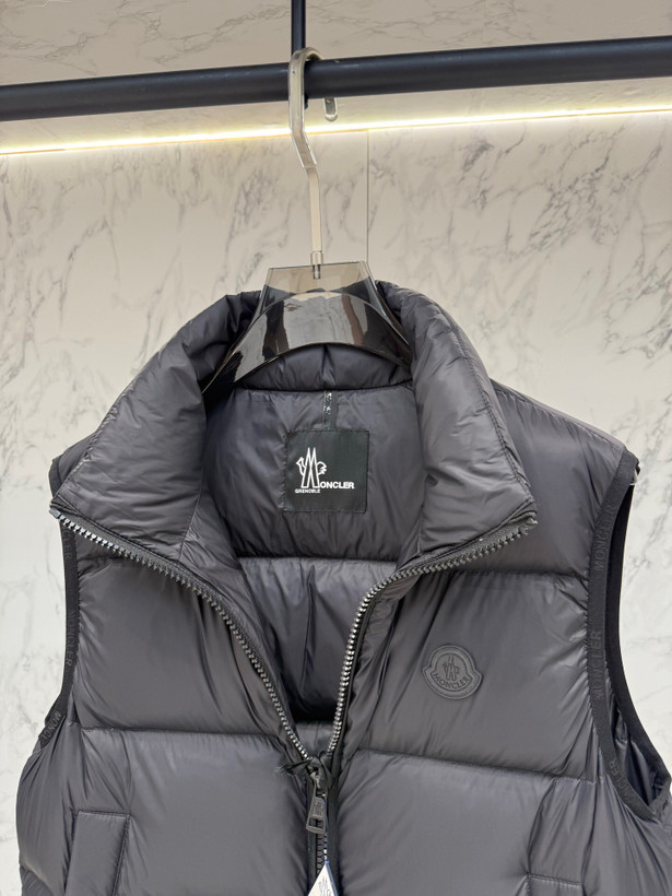 پافر برند Moncler