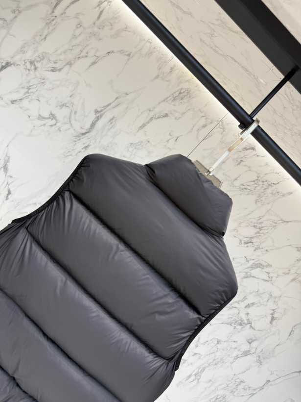 پافر برند Moncler