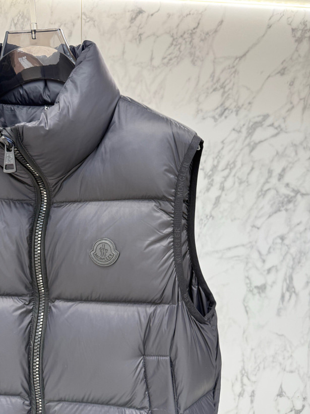 پافر برند Moncler