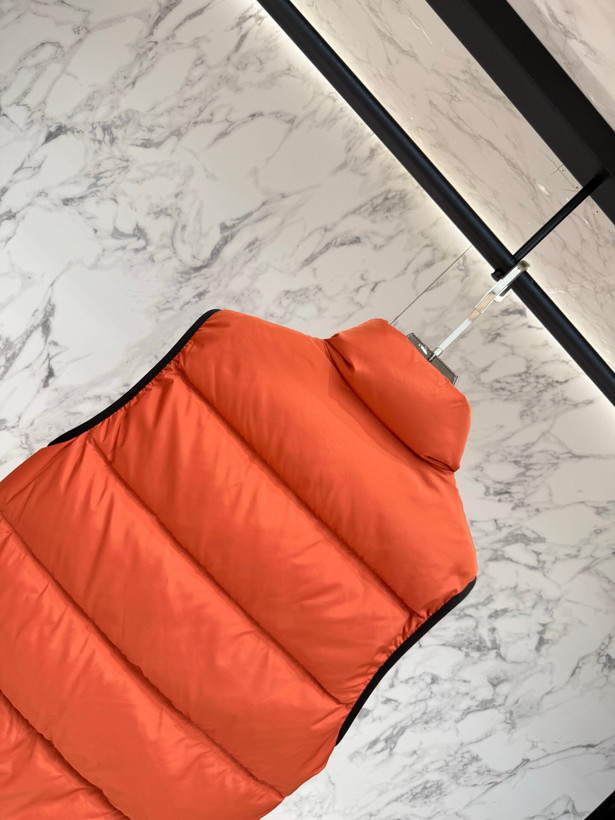 پافر برند Moncler