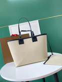 کیف زنانه دو طرفه برند Burberry