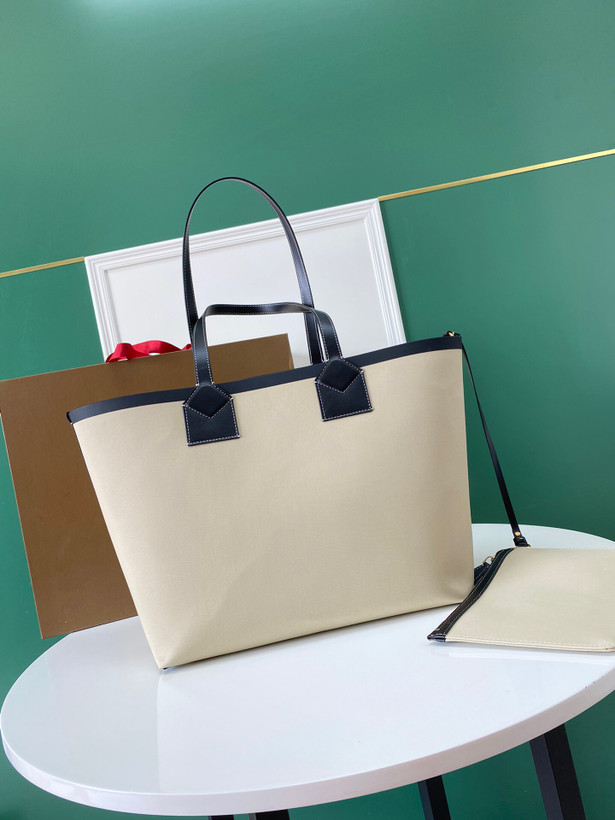 کیف زنانه دو طرفه برند Burberry