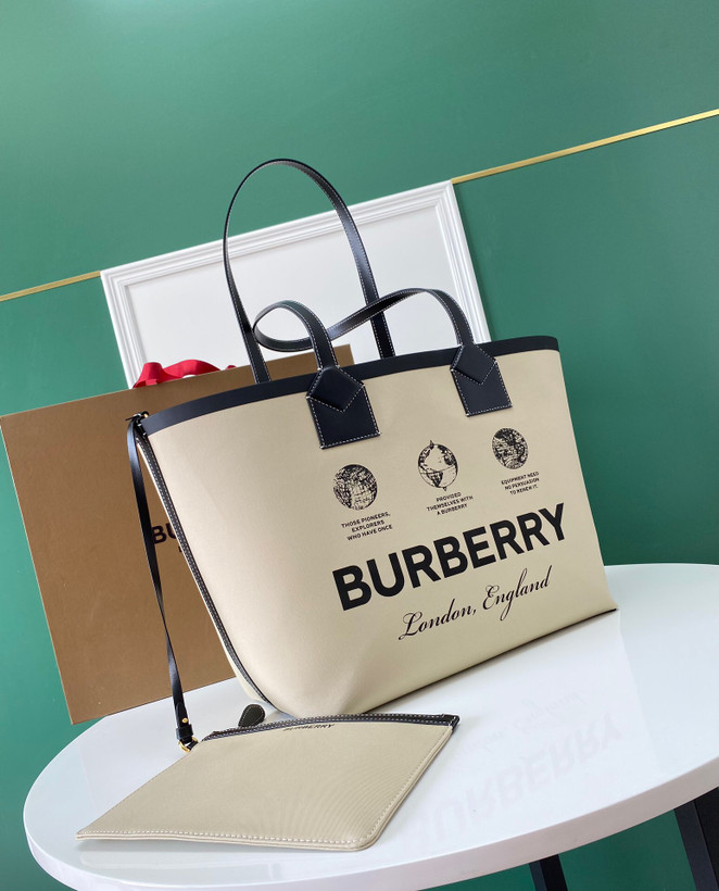 کیف زنانه دو طرفه برند Burberry