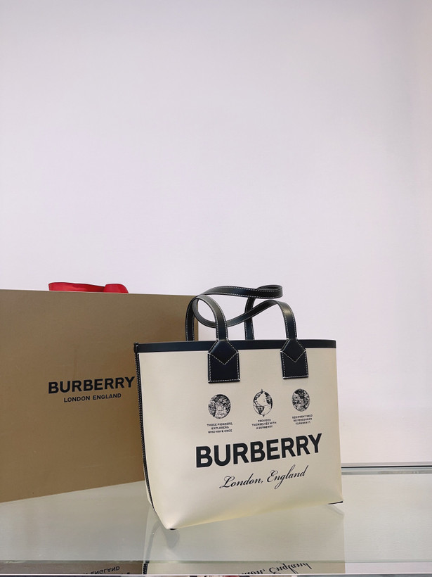 کیف زنانه دو طرفه برند Burberry