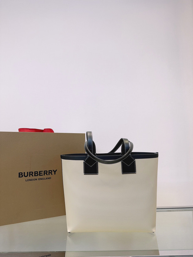 کیف زنانه دو طرفه برند Burberry