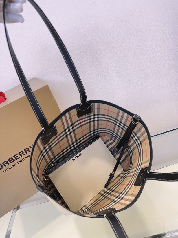 کیف زنانه دو طرفه برند Burberry