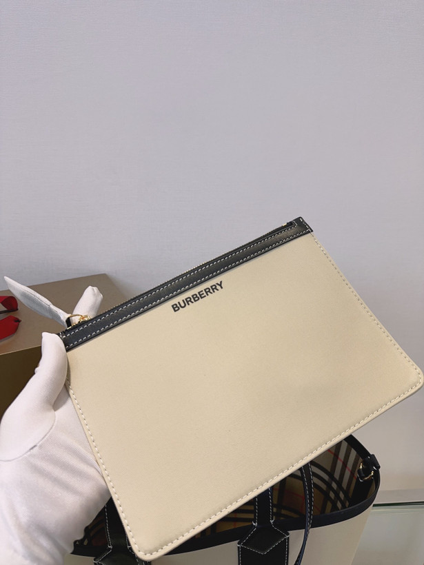 کیف زنانه دو طرفه برند Burberry