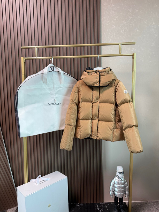 کاپشن زنانه برند Moncler