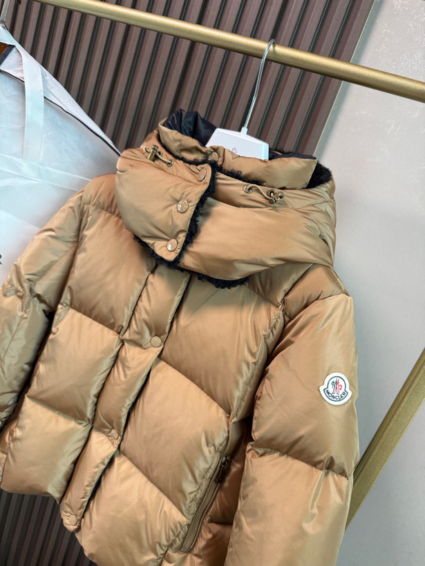 کاپشن زنانه برند Moncler