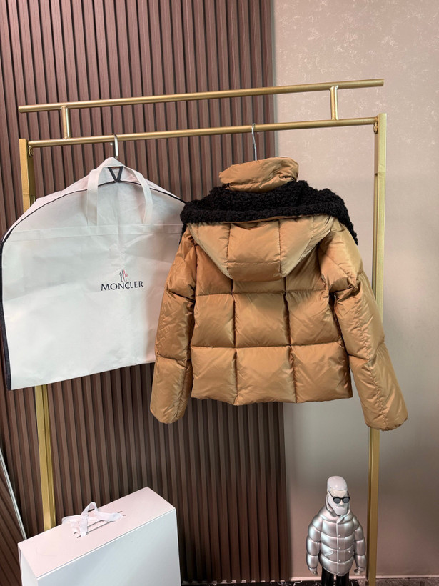 کاپشن زنانه برند Moncler