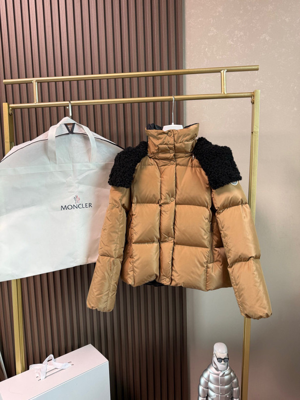 کاپشن زنانه برند Moncler