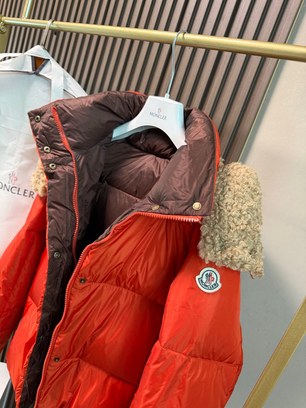 کاپشن زنانه برند Moncler