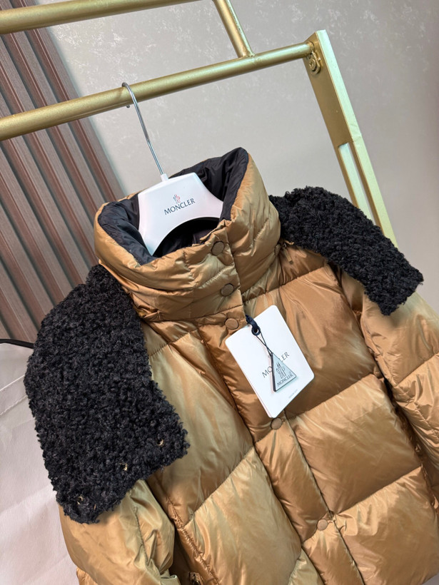 کاپشن زنانه برند Moncler