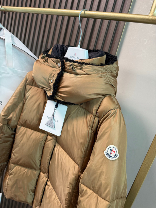 کاپشن زنانه برند Moncler